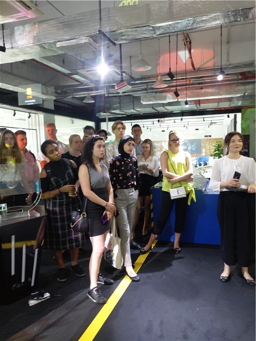 牛津大學劍橋大學的師生一行到訪壹零壹工業設計公司總部