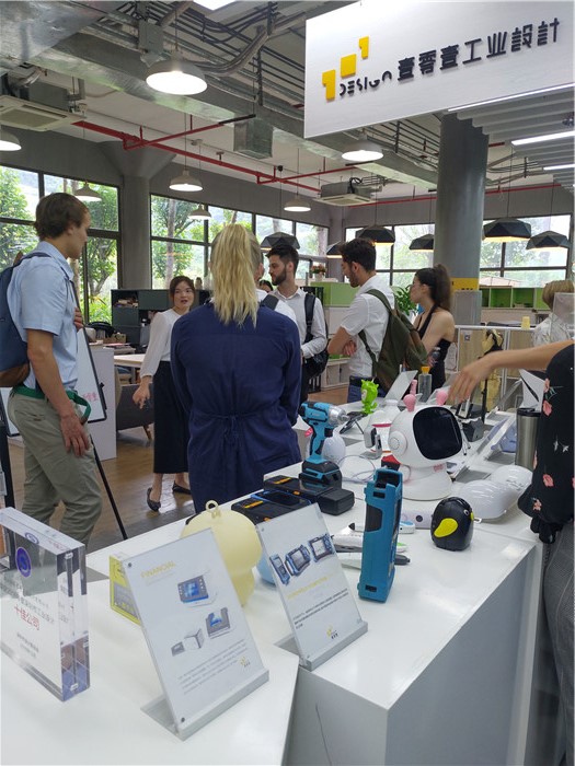 牛津大學劍橋大學的師生一行到訪壹零壹工業設計公司總部